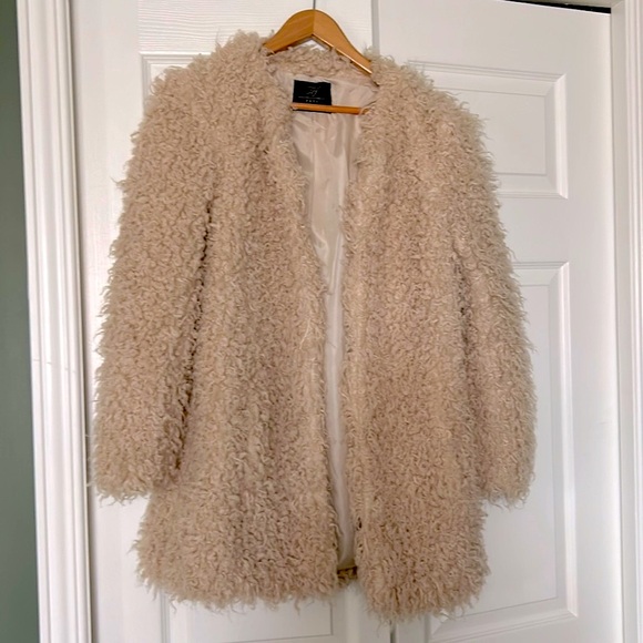 Zara Jacket - Picture 1 of 3